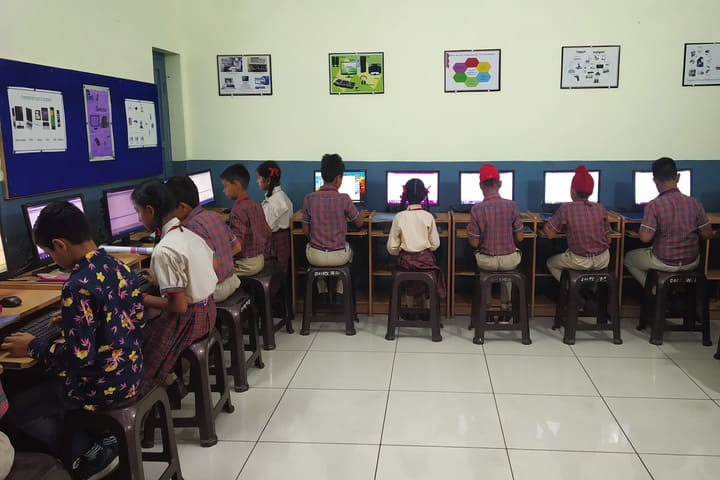 Dav Public Senior Secondary School-Computer Lab