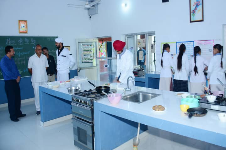 Dav Public Senior Secondary School-Cooking room
