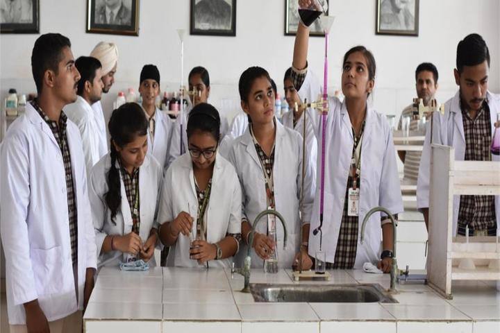 Delhi International School-Physics lab