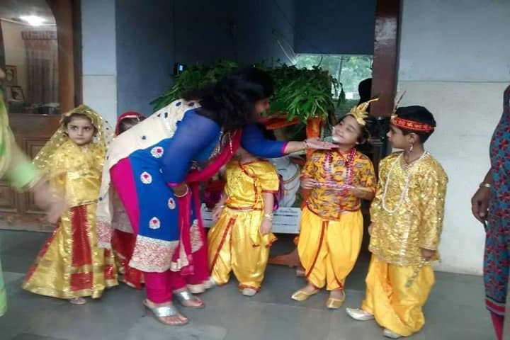 Dr MCM DAV Public School-Festival Celebration