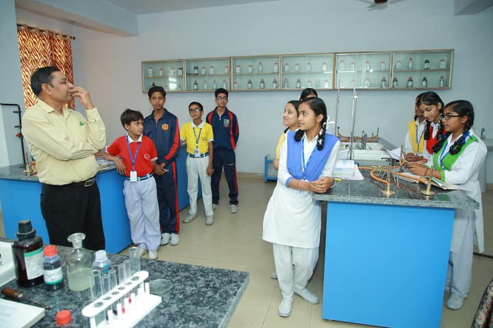 Everest Public Senior Secondary School-Science Lab
