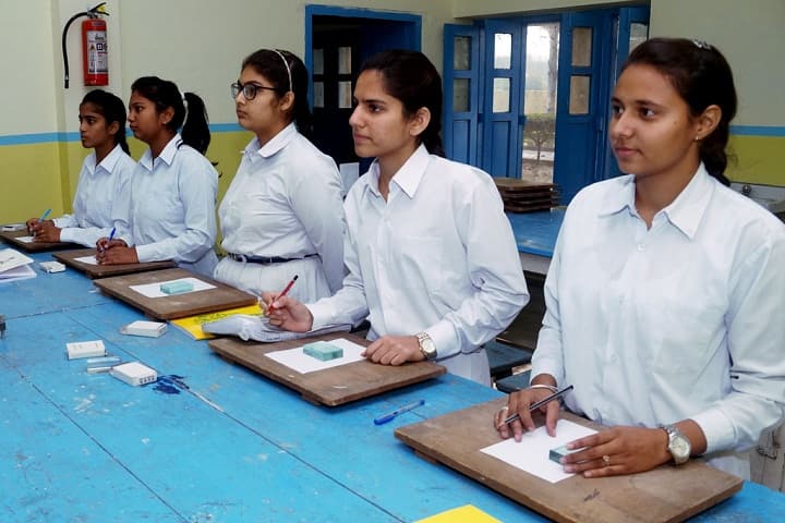 Gen Gurnam Singh Public School-Laboratory