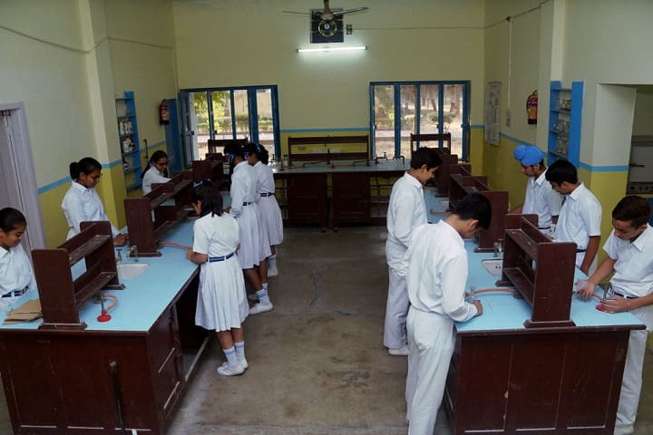 Gen Gurnam Singh Public School-Science Lab