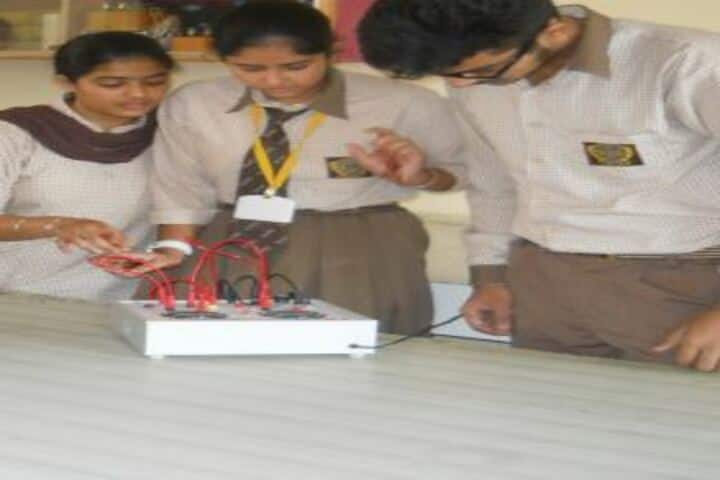 Ghoman International Public School-Physics Lab