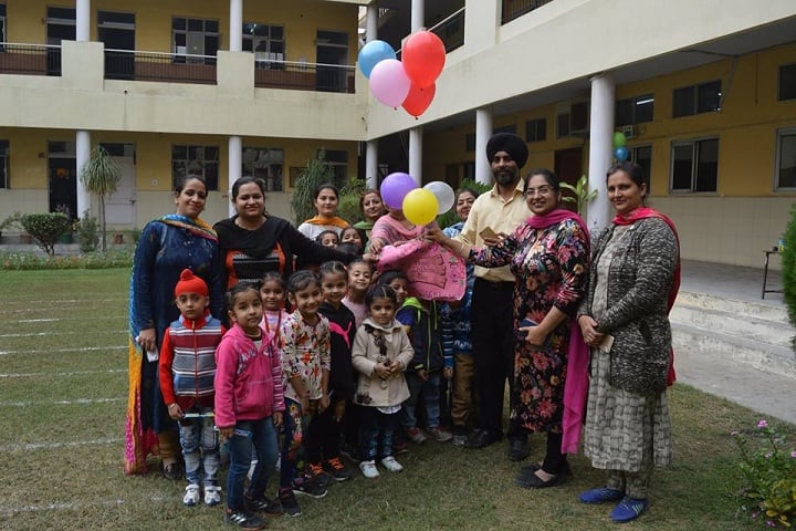 Gujrawala Guru Nanak Public School-Childrens Day celebration