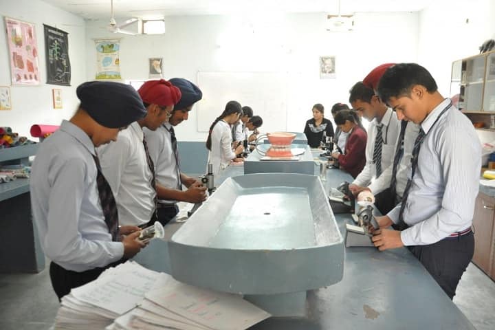 Gurpreet Holy Heart Senior Secondary Public School-Lab