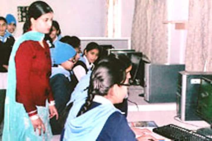 Guru Nanak Public School-Computer Lab