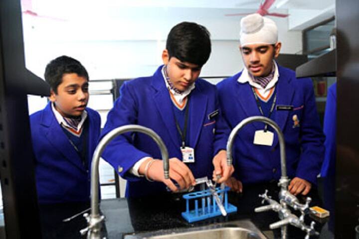 Gurukul World School-Science Lab