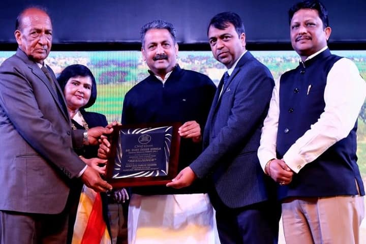 Heritage Public School-Award Receiving