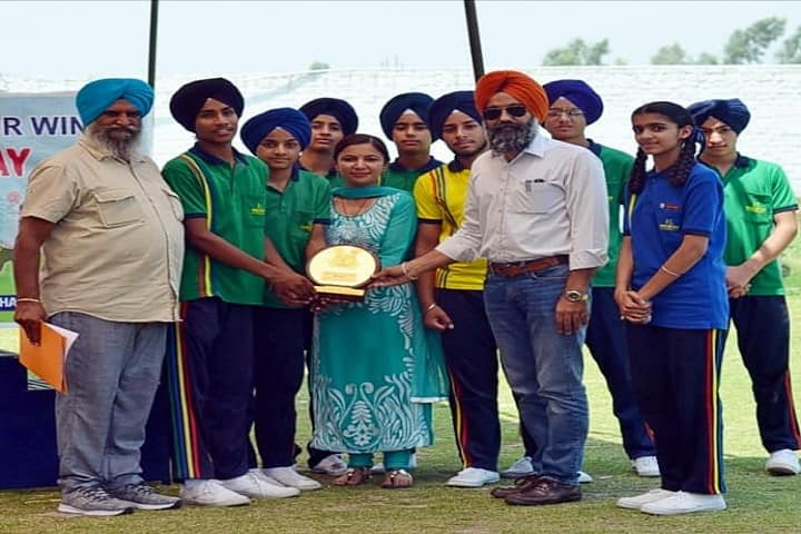 Howard Lane Senior School-Award Receiving