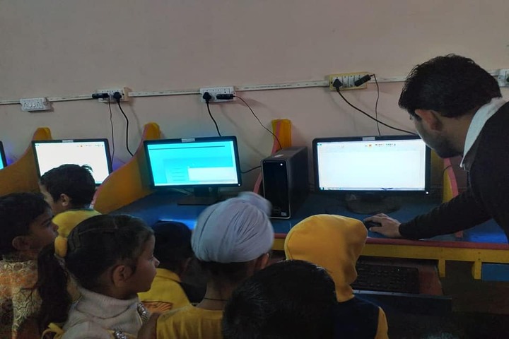 Jai Vatika Public School-Computer Lab
