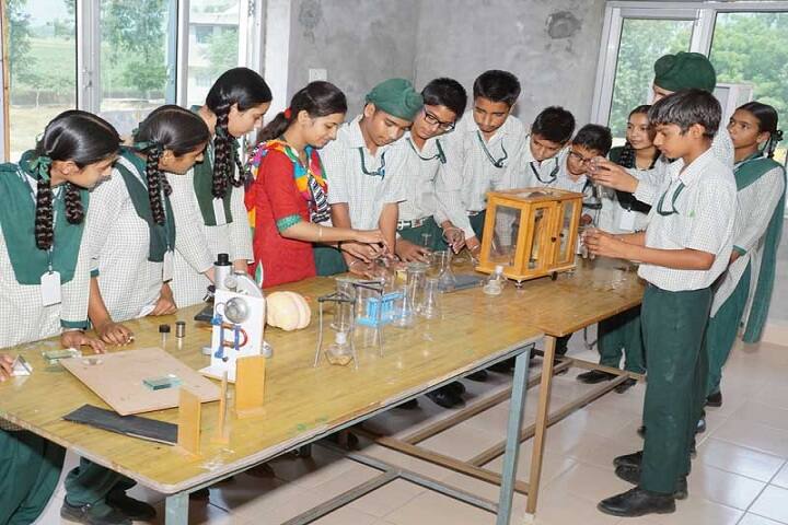 Kalgidhar Public School-Chemistry Lab