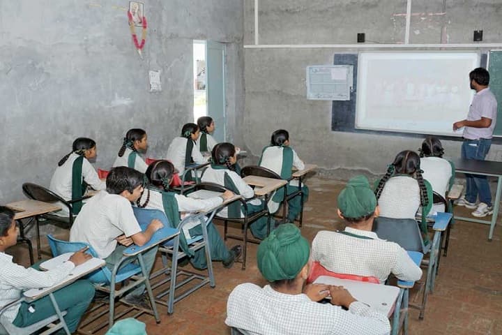 Kalgidhar Public School-Smart Class Room