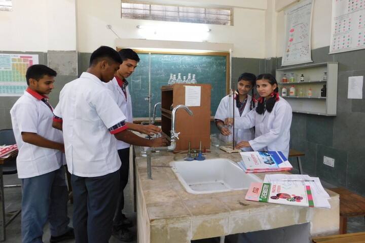 Kendriya Vidyalaya No 5-Chemistry Lab