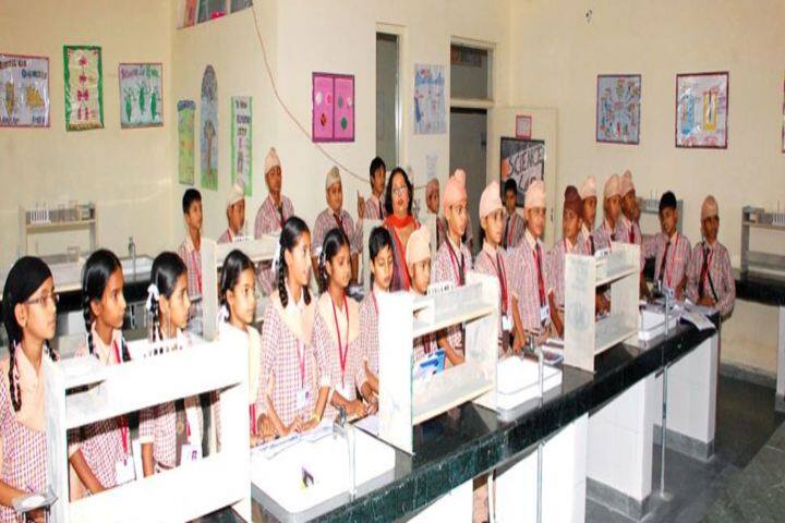 Khalsa College Public School-Chemistry Lab