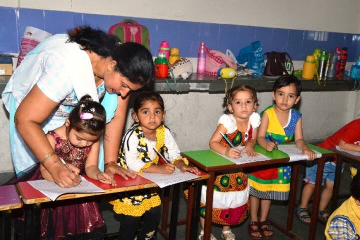 Late Ishar Das Gumber Dav Centenary Public School-Classroom