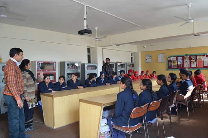 Madhuvan Vatika Public School-Library