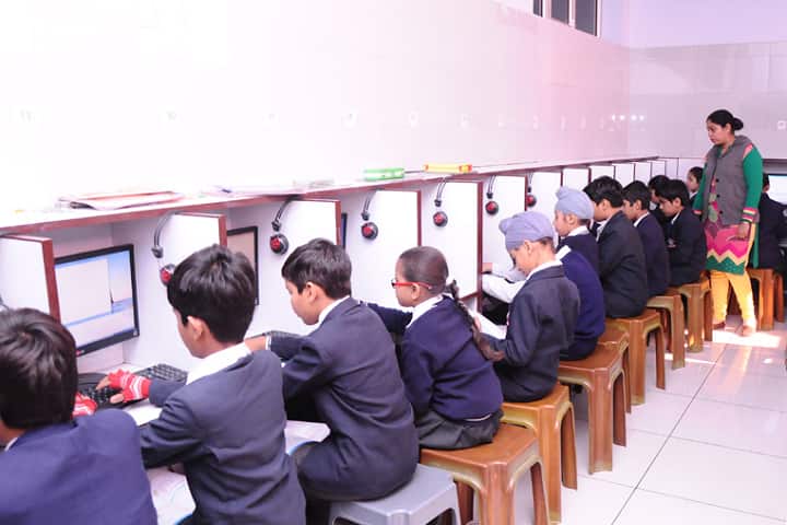 Manu Vatika Day Boarding School-Computer Lab