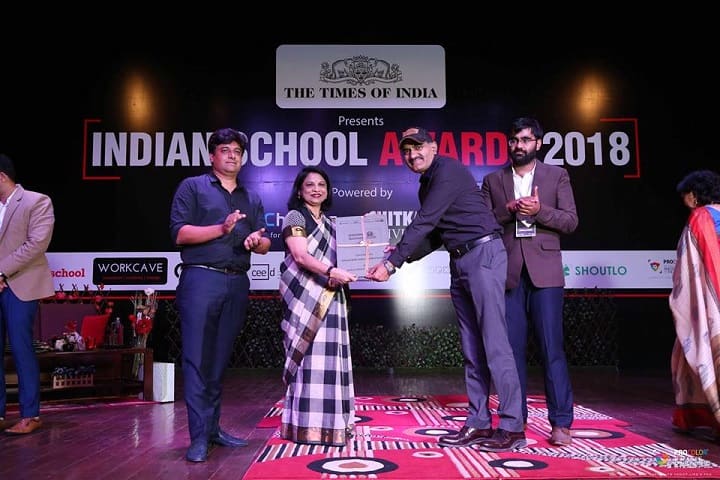 Maxim Merry School-Award to the School