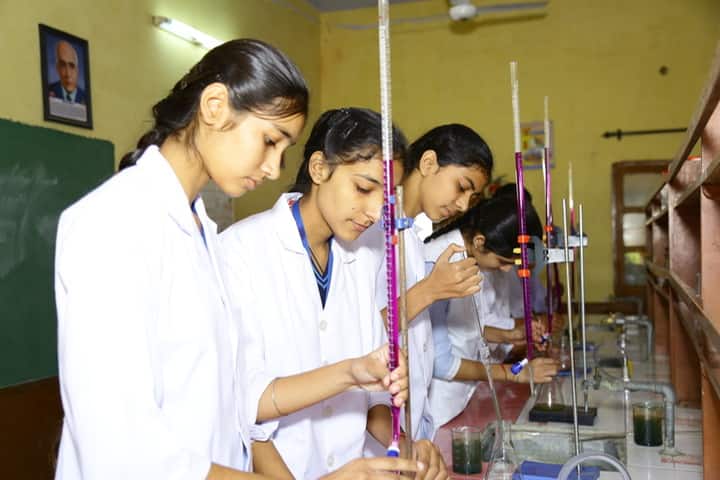 Nankana Sahib Public Senior Secondary School-Chemistry Lab
