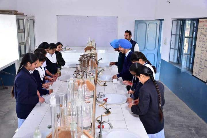 Nankana Sahib Senior Secondary School-Chemistry Lab
