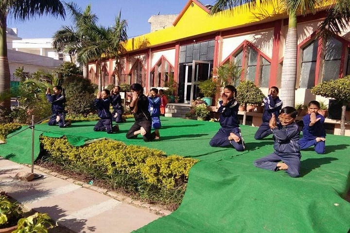 Noble Heart School-yoga