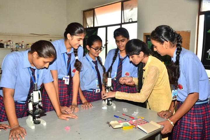 Pioneer School-Biochemistry-Lab