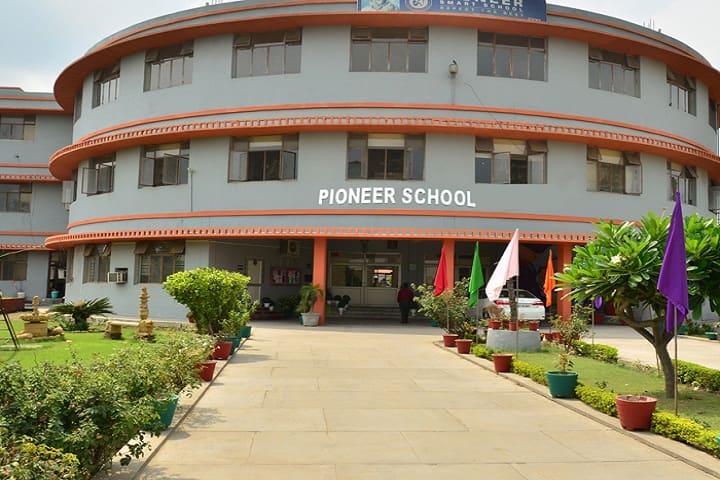 Pioneer School-Campus-View
