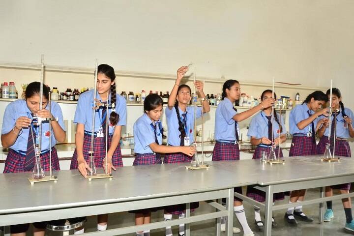 Pioneer School-Chemistry-Lab