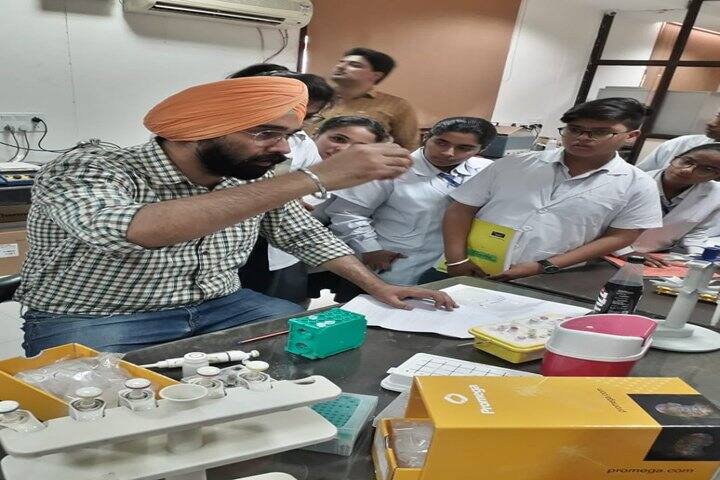 Police DAV Public School-Chemical Lab