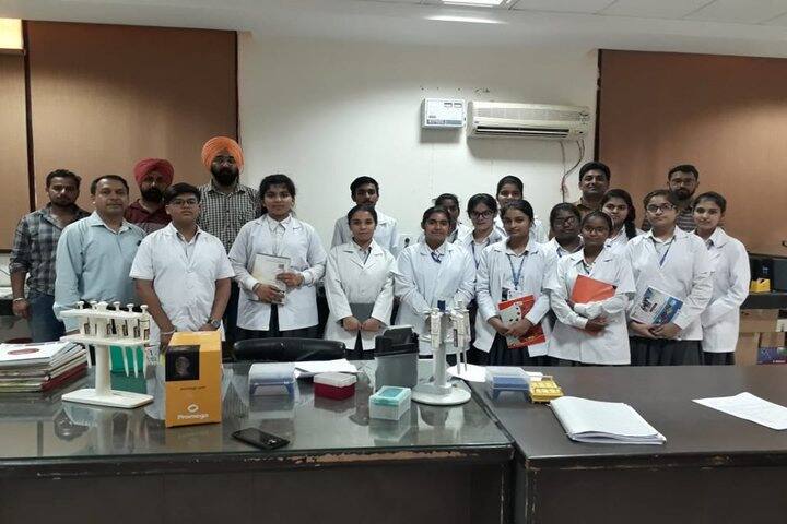 Police DAV Public School-Lab