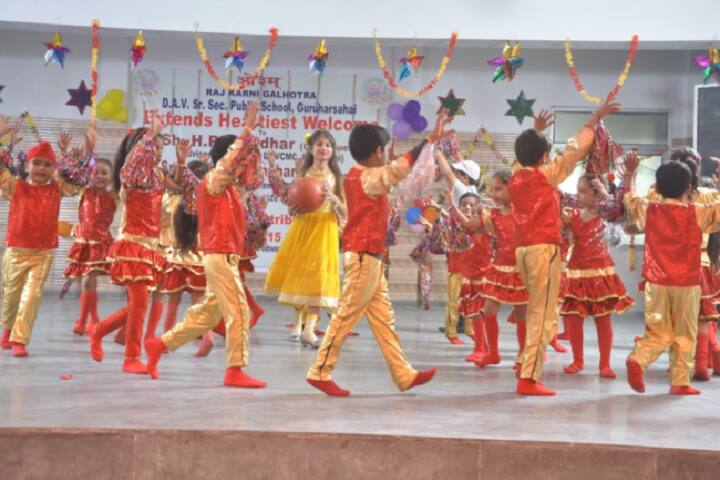 R K G Dav Senior Secondary Public School-Dance