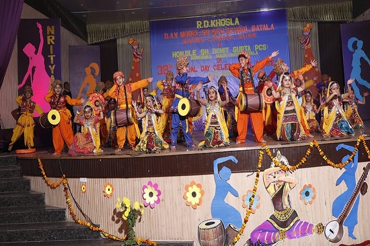Rattan Dai Khosla Dav Model Senior Secondary School-Annual Day Function