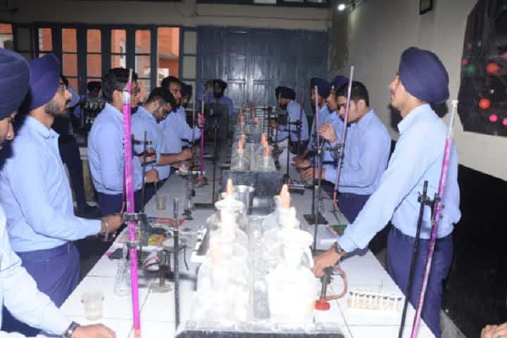 Rattan Dai Khosla Dav Model Senior Secondary School-Chemistry-Lab