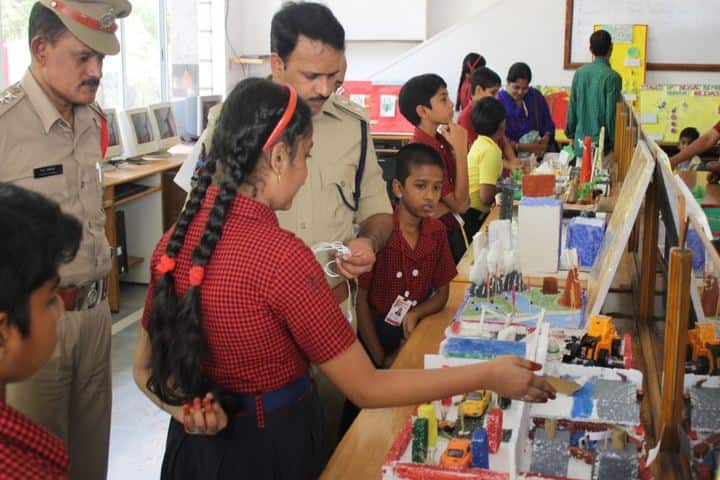 Apple I English Medium School-School Exhibition