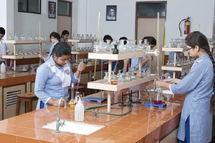 Sacred Heart Convent School-Chemistry Lab