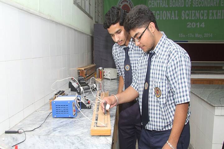 Sanskiriti Kmv School-Physics Lab