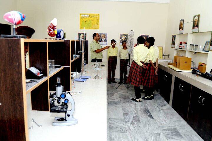 Sentinel Cambridge International School-Physics Lab