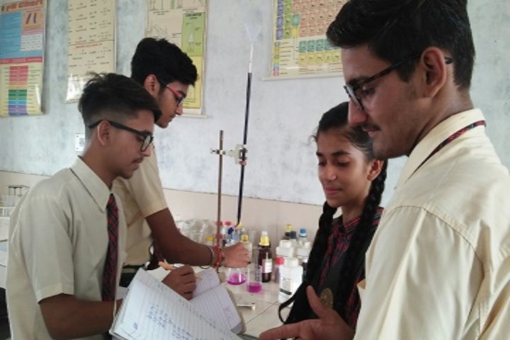 Shivalikwala Doon School-Chemistry Lab