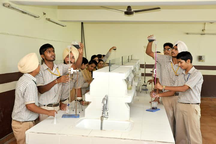 Shiwalik Public School-Chemistry Lab