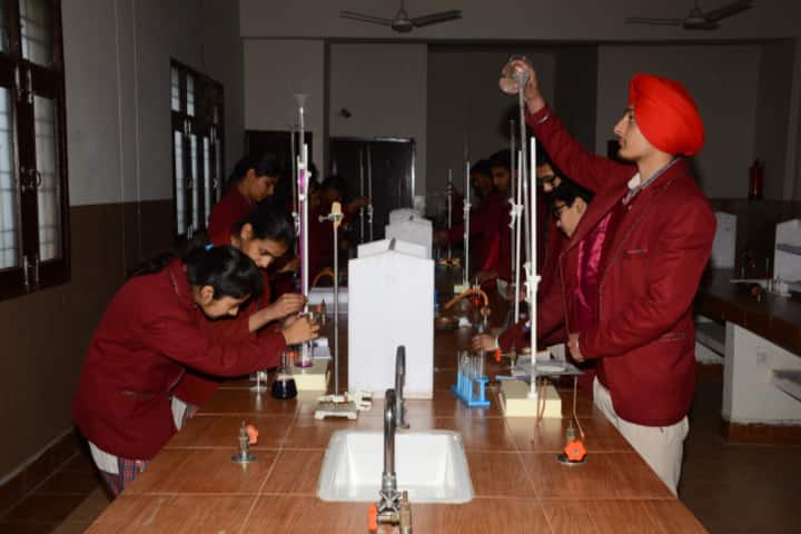 Shri Guru Jambheshwar D A V Senior Secondary Public School-Chemistry Lab