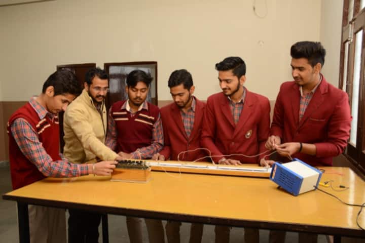 Shri Guru Jambheshwar D A V Senior Secondary Public School-Physics Lab