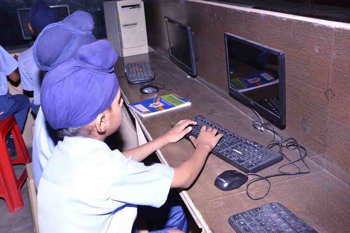 Shri Guru Nanak Dev Academy-Computer Lab