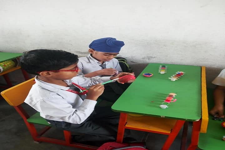 Shri Guru Nanak Dev Public School-Art And Craft