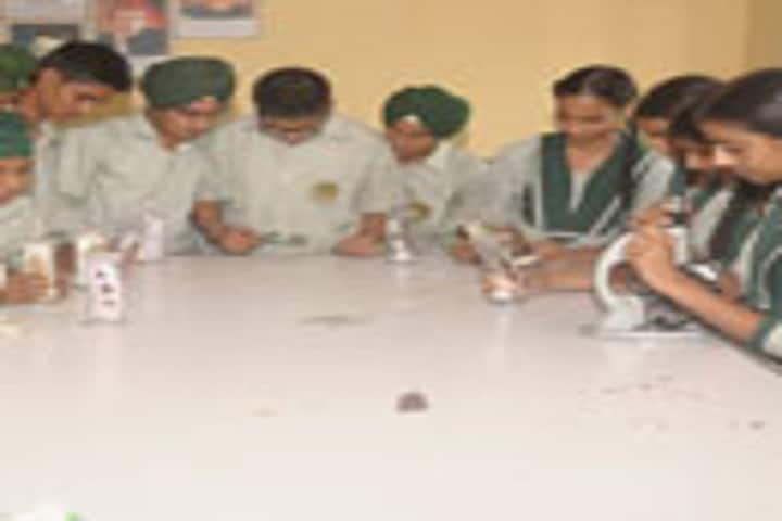 Sri Guru Hargobind Public School-Science Lab