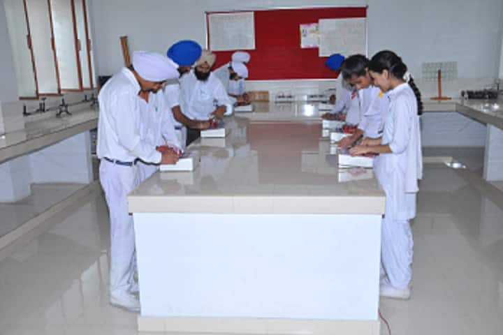 Sri Guru Harkrishan Public School-Physics-Lab