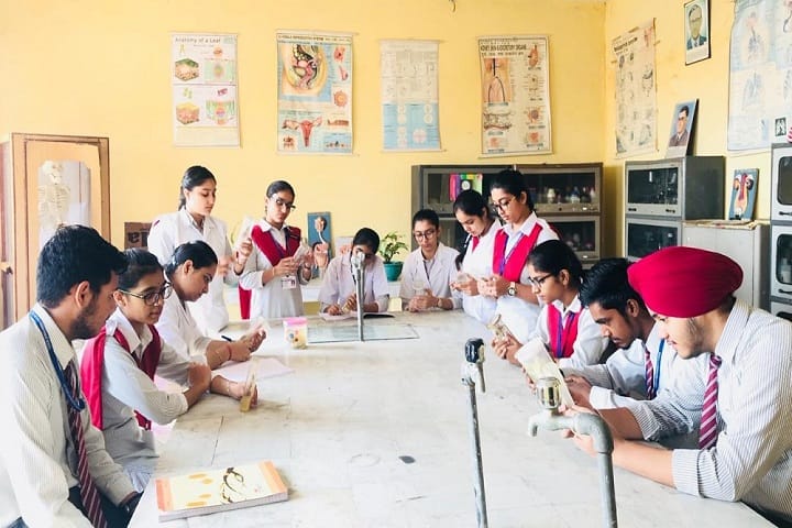 Sri Guru Harkrishan Public School-Laboratory