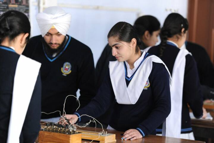 Sri Guru Harkrishan Public School-Chemistry Lab