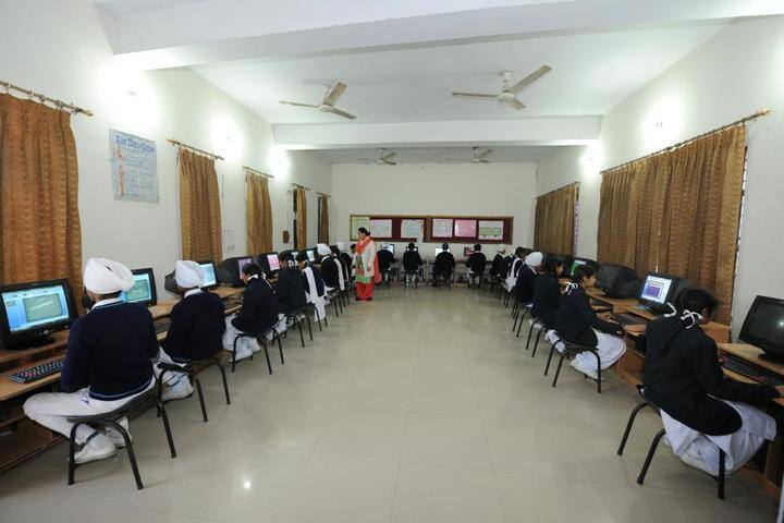 Sri Guru Harkrishan Public School-Computer Lab