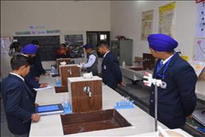 Sri Guru Harkrishan Public School-Physics-Lab
